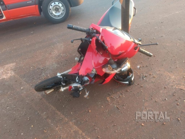A motocicleta teve perda de grande monta. (Foto: Marechal News)