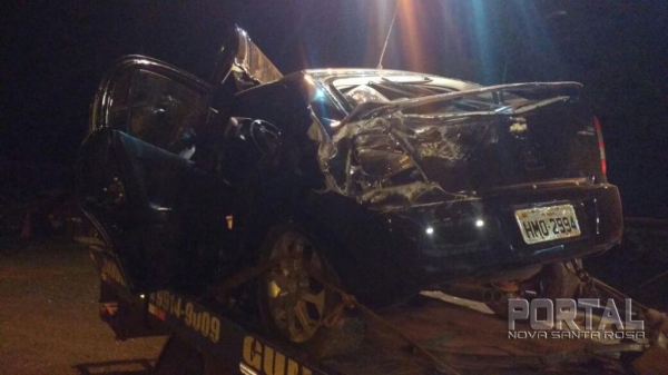 O astra ficou totalmente destruído. (Foto Sdmar)