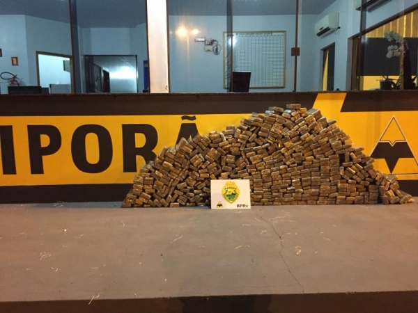 371 Kg de maconha foram apreendidos. (Foto: PRE)
