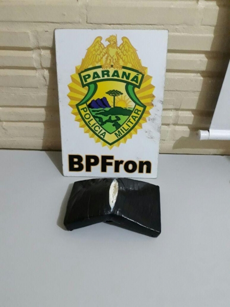 Quase 1 KG de cocaína foi detido. (Foto: BPFRON)
