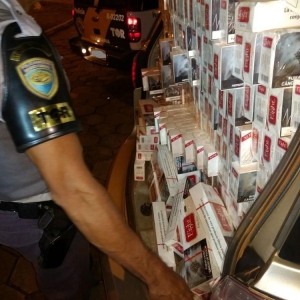 Apreensão de cigarros ocorreu em Presidente Venceslau (Foto: Polícia Rodoviária/Cedida)