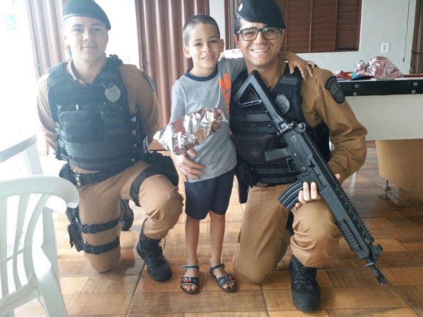 A criança aprovou a comemoração do 6º aniversário.(Foto: Assessoria)