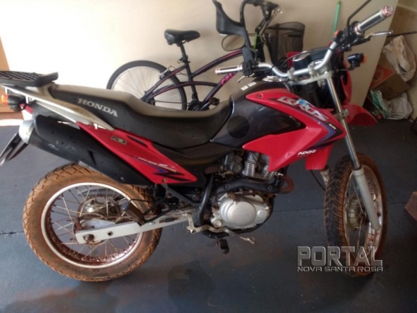 A moto foi apreendida. (Foto:PM)