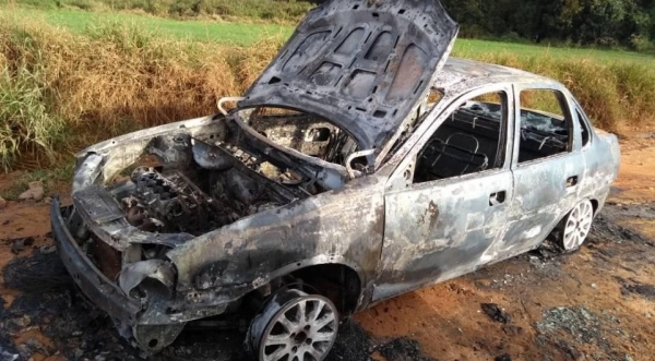 A perícia foi acionada para identificar as causas do incêndio. (Foto: Massa News)
