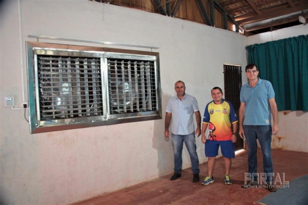 Éder Pavão, Ari Scmidt e o representando da empresa. (Foto: Portal Nova Santa Rosa)