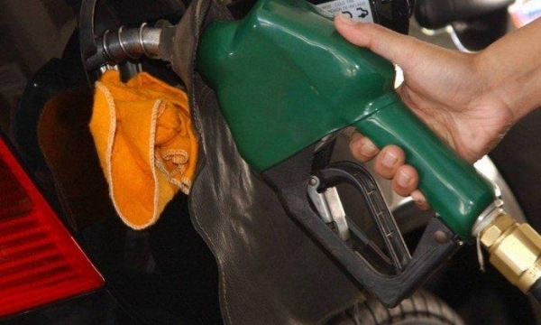 A redução representa menos R$ 0,26 no litro do diesel.(Foto: O Globo)