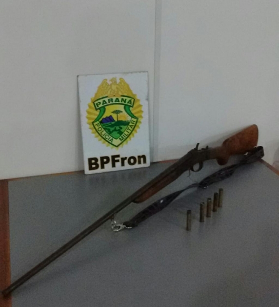 Homem de 47 anos é detido com espingarda no interior de Marechal Rondon (Foto: BPFron/Divulgação )