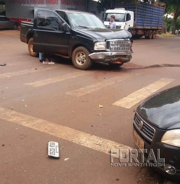 O condutor da F250 não teve ferimentos. (Foto: Colaborador)