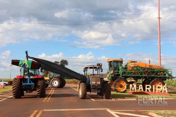 Manifestantes fecham a rodovia entre Palotina e Toledo. (Foto: Portal Nova Santa Rosa)