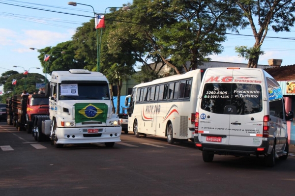 Mais de 100 veículos participaram da passeata. (Fotos: Portal Nova Santa Rosa)