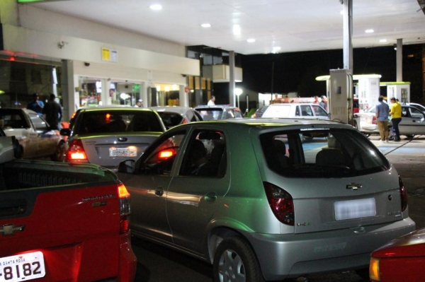 Uma enorme fila se formou. (Fotos: Portal Nova Santa Rosa)