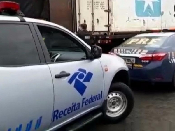 A carga estava em um contêiner.(Foto: PRF)