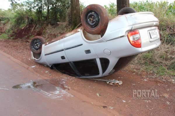 O veículo foi encontrado capotado. (Fotos: Portal Nova Santa Rosa)