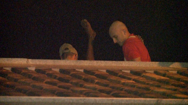 O rapaz não se feriu. (Foto: Massa News)