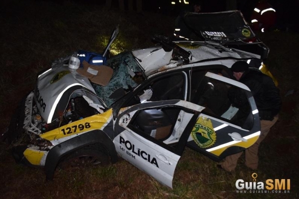 dois policiais militares ficaram feridos ao capotarem com uma viatura .(Fotos:Guia SMI)
