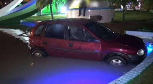 O jovem de 18 anos, condutor do veículo, foi preso. (Foto: Catve)