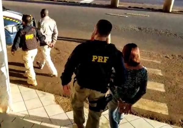 O casal foi preso. (Fotos:PRF)