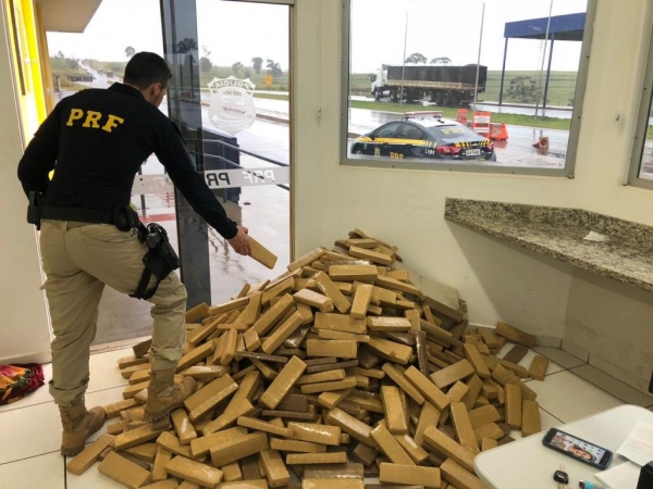 O motorista foi preso em flagrante. (Foto: PRF)