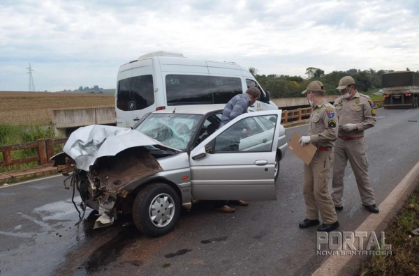 O Escort seguia no  sentido Cascavel a Toledo. (Fotos: Bogoni)