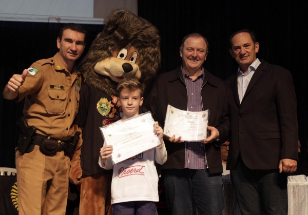 “Proerd é o programa. Proerd é a solução. Lutando contra as drogas”.(Fotos:Assessoria)