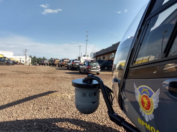 A operação foi desencadeada pelo BPFron, com apoio canil e de um helicóptero da Policia Militar do Paraná. (Fotos:BPFron)