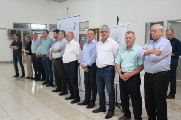 Um frente com as lideranças foi formada. (Fotos: Portal Nova Santa Rosa)
