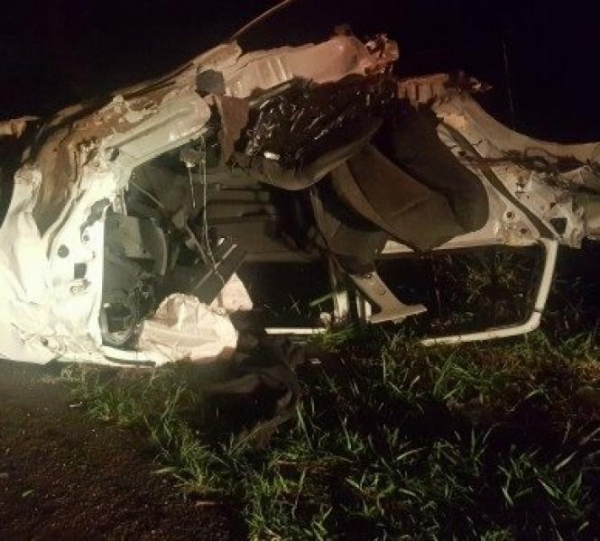 Três veículo colidem, carro se parte ao meio e motorista morre em acidente na PR-444 - Foto: Reprodução/Whatsapp