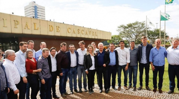 A governadora Cida Borghetti esteve neste sábado em Cascavel para assinar as autorizações e homologações. (Foto:AEN)