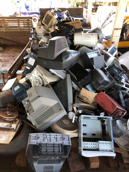 Em Nova Santa Rosa foi realizada a coleta de lixo eletrônico, com 10 pontos disponibilizados para a população no sábado pela manhã. (Fotos: Assessoria)