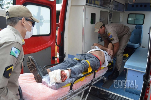 O motociclista foi socorrido. (Foto: Bogoni)
