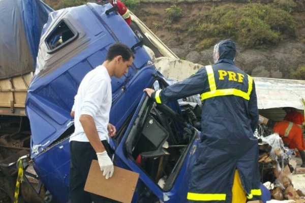 Total de vítimas mortas caiu de 335 para 228 em relação aos primeiros seis meses de 2017. (Fotos: PRF)