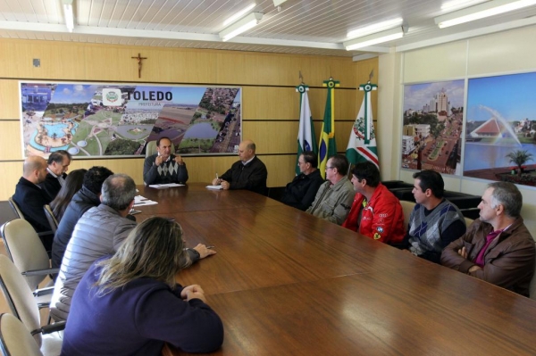 A reunião aconteceu com a presença de secretários municipais. (Foto: Assessoria)