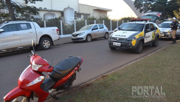 Os bombeiros socorreram a mulher.(Foto: Bogoni)