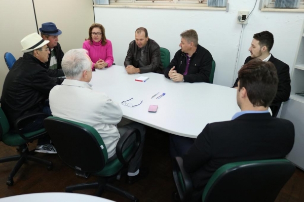 Gerson Araldi foi recebido pelos vereadores. (Foto: Assessoria de Imprensa/Câmara)