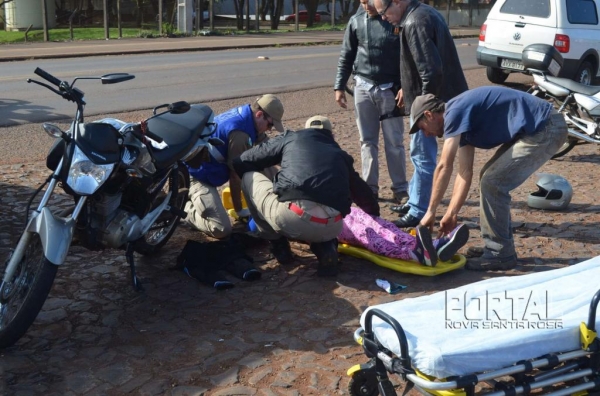 O acidente envolveu uma moto e uma Saveiro. (Foto: Bogoni)