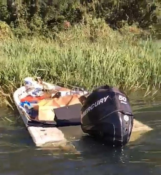 Populares avistaram a lancha e acionaram a PM (Foto: Divulgação )
