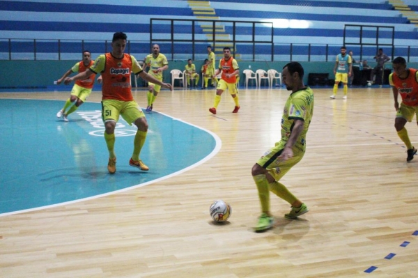 Na tarde desta segunda-feira (16) a equipe realizou treino tático.( Fotos: Carina Ribeiro/Copagril)