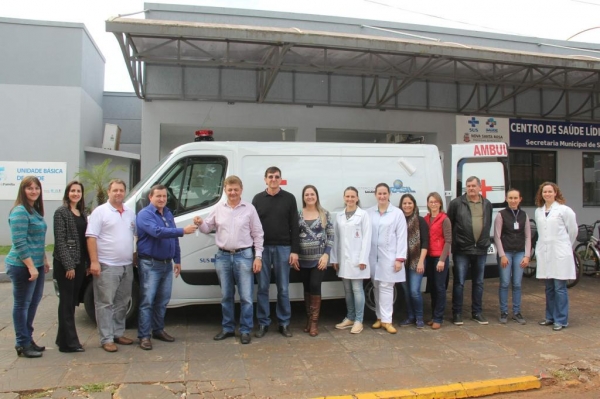 Momento da entrega oficial da ambulância ao município. (Foto: Assessoria)