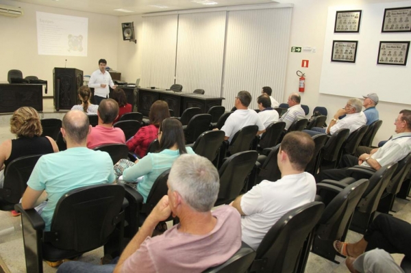 A reunião foi realizada na Câmara de Vereadores e contou com a participação de autoridades municipais e da comunidade em geral. (Foto: Assessoria)