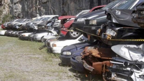 Automóveis leves, caminhões e ciclomotores estão entre os mais de 1500 veículos disponíveis para a comercialização. (Foto: Assessoria)
