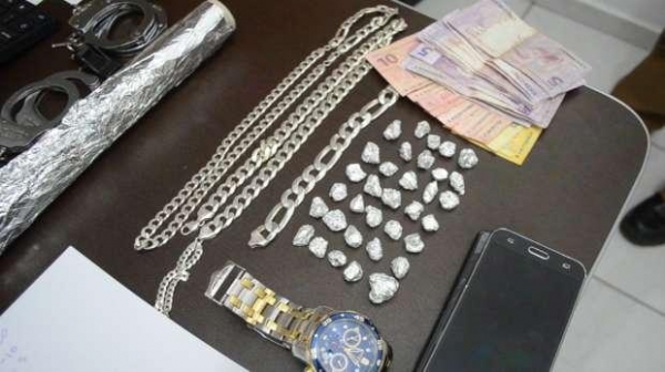 O adolescente informou que vendia drogas para o irmão mais velho. (Foto: Catve)