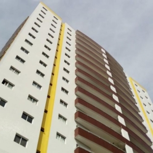 Corpo de advogada foi encontrada dentro do apartamento, no Centro de Guarapuava, segundo o boletim de atendimento da Polícia Militar (PM) (Foto: Eduardo Andrade/RPC)