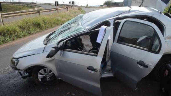 O veículo ficou bastante danificado. (Foto: Catve)