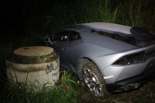 Acidente aconteceu na noite de sábado (4), em Maringá, no norte do Paraná (Foto: Plantão Maringá/Divulgação 