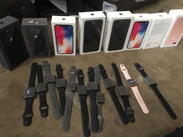 Nas bagagens foram encontrados aproximadamente R$ 100 mil em mercadorias.(Fotos: PF)