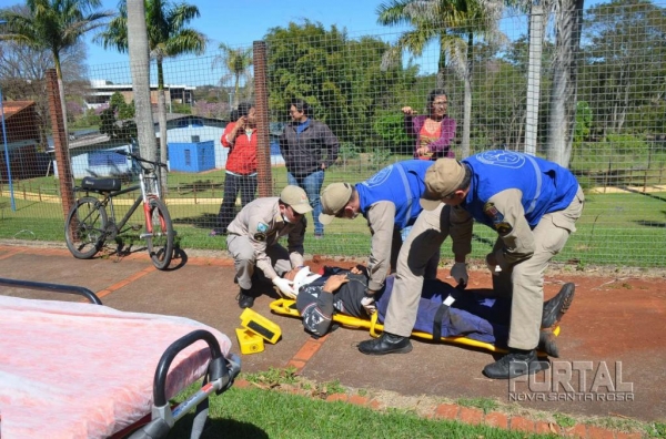 O corpo de Bombeiros socorreu e levou para UPA, com ferimentos moderados. (Foto: Bogoni)