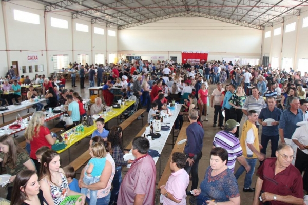Segundo os organizadores, cerca de 2.200 pessoas prestigiaram o evento.(Fotos: Portal Nova Santa Rosa)