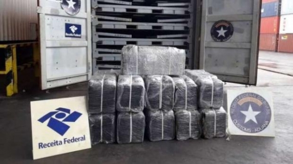 A droga estava armazenada em um contêiner. (Foto: Receita Federal)