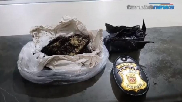 Ao ser questionada a mulher confirmou que havia escondido a droga (Foto: Tarobá News )