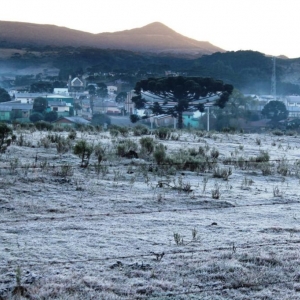 Manhã gelada e com geada em Urupema, na Serra catarinense (Foto: Marleno Muniz Farias/ Prefeitura de Urupema/ Divulgação)